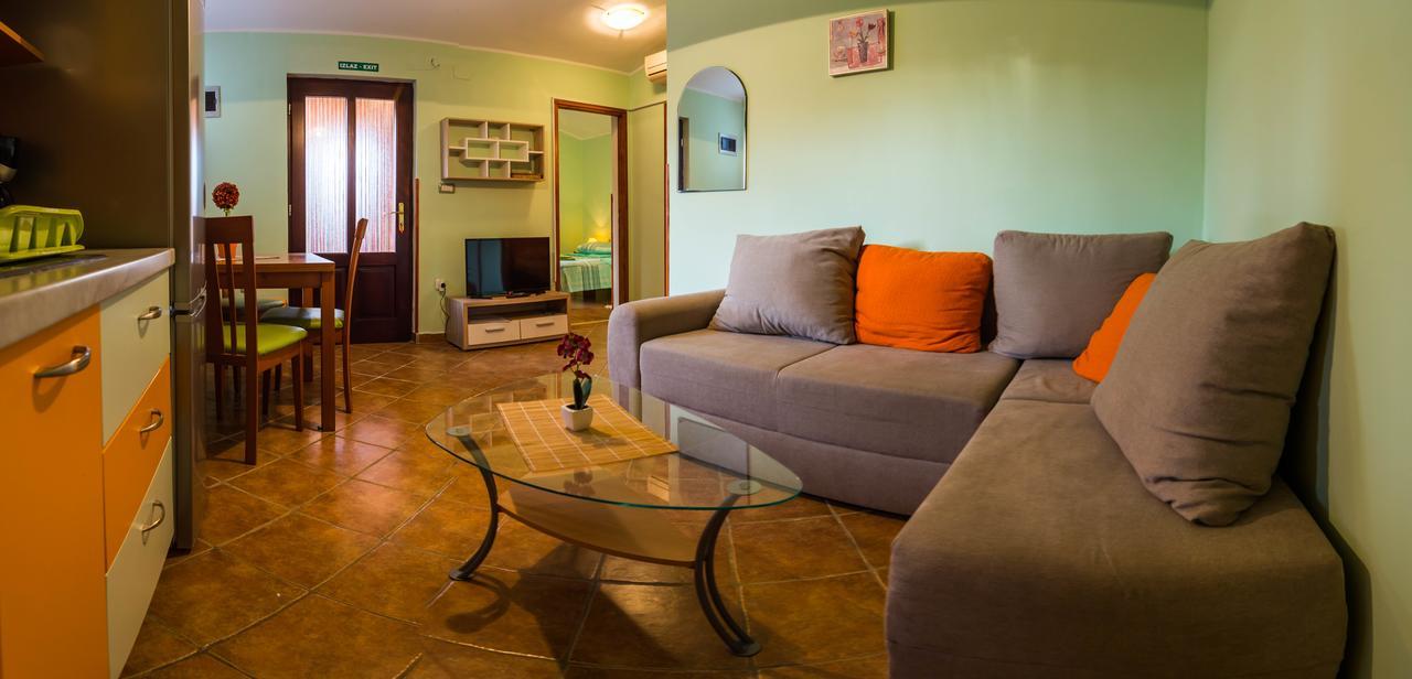 Apartments Angela 1711 Rakalj Екстер'єр фото